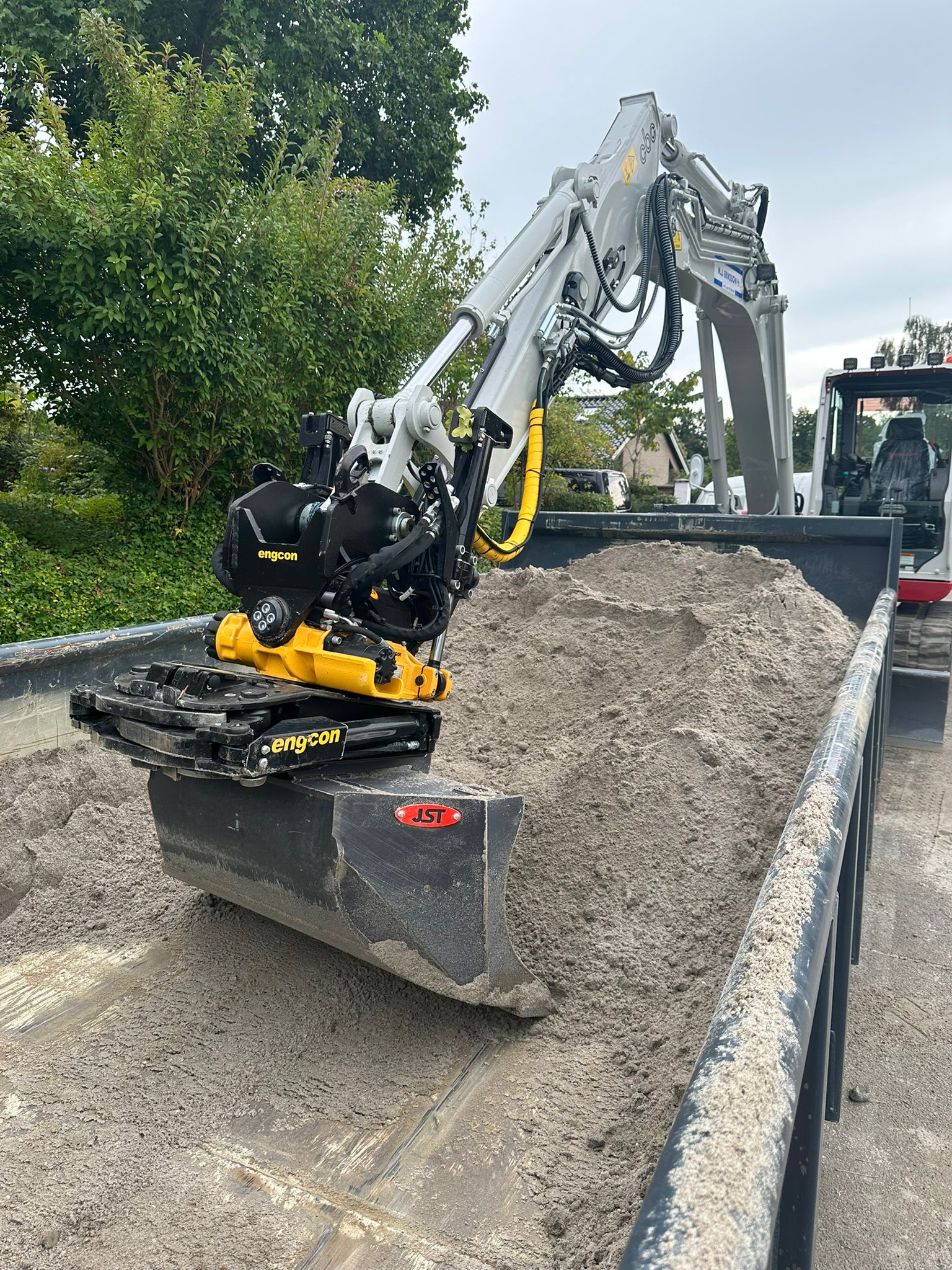 WhatsApp Image 2025-09-11 at 07.55.35_829b16ad.jpg